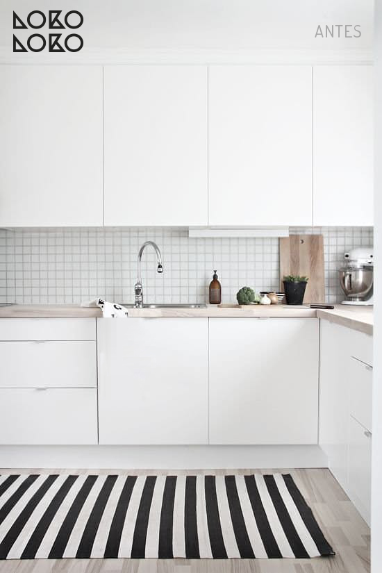 cocina-blanca-renovada-vinilo-marmol