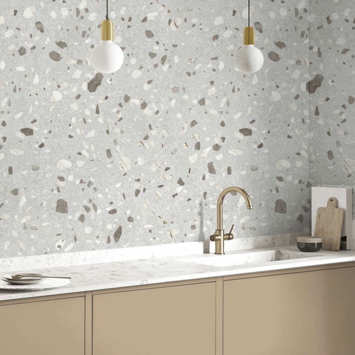 Terrazo Marmol Calacatta - vinilo lavable, autoadhesivo y opaco para paredes de cocinas en tonos gris y marrón.