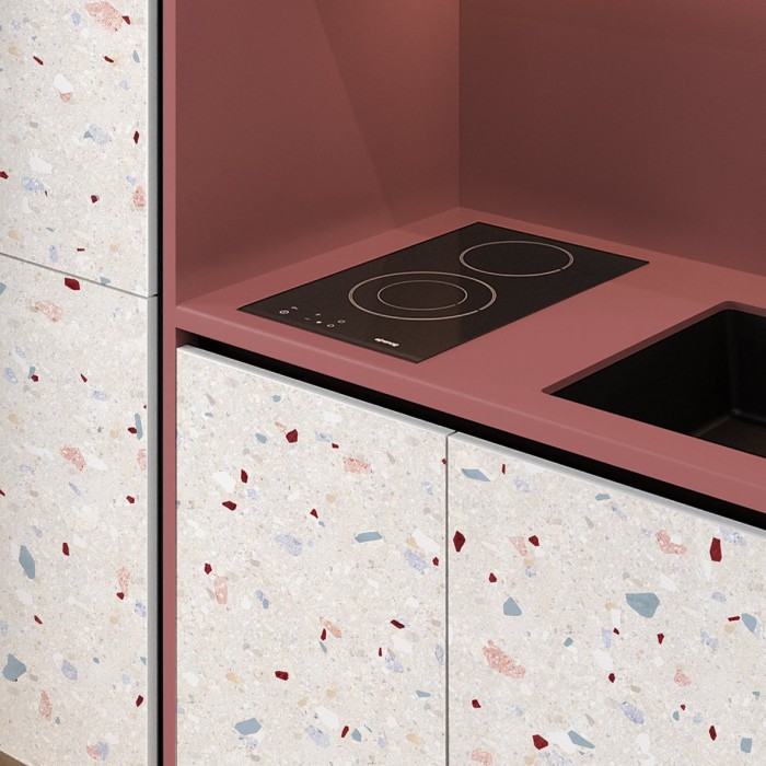 Terrazo Bella. Vinilo autoadhesivo lavable para renovar muebles de cocina en suaves tonos rosados con motas azules y rojo.