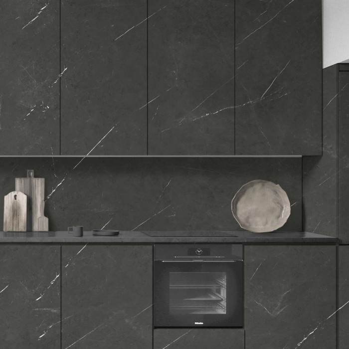 Mármol Nero - Diseño Lokoloko gris con vetas blancas, lavable, opaco y autoadhesivo, para paredes y azulejos de  cocina.