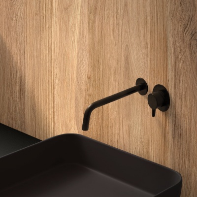 Decora tu baño pequeño instalando vinilos para suelos sobre azulejos //  Lokoloko 
