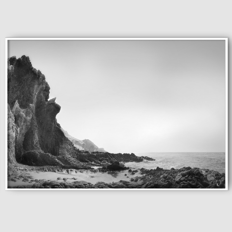 Póster fotográfico en material satinado de la Cala del Barranco en el Parque de Cabo de Gata, en blanco y negro. Lokoloko