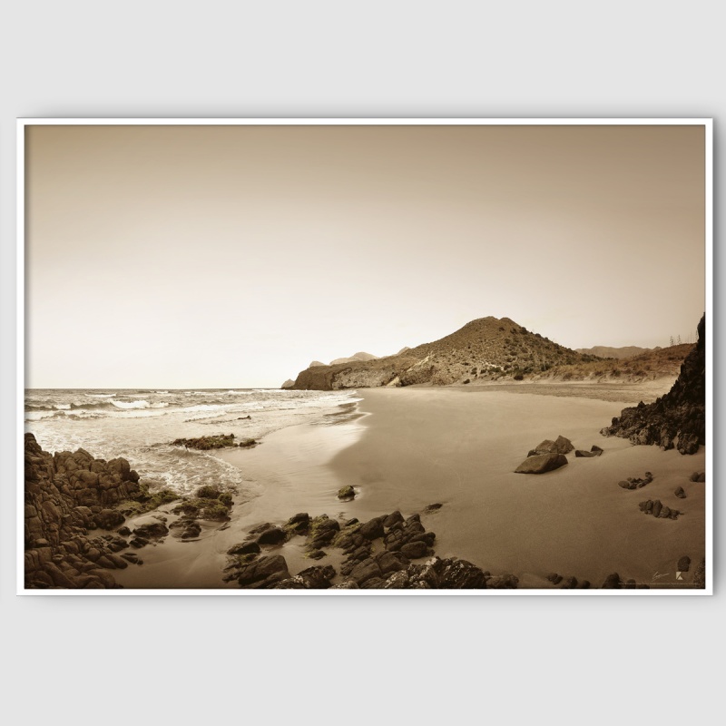 Póster fotográfico en material satinado de playa barronal en el Parque de Cabo de Gata, sepia. Lokoloko