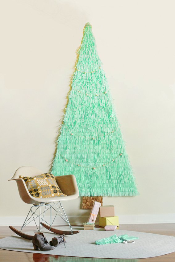 hazlo-tu-mismo-arbol-de-navidad-con-tejidos-reciclados-ropa-en-casa