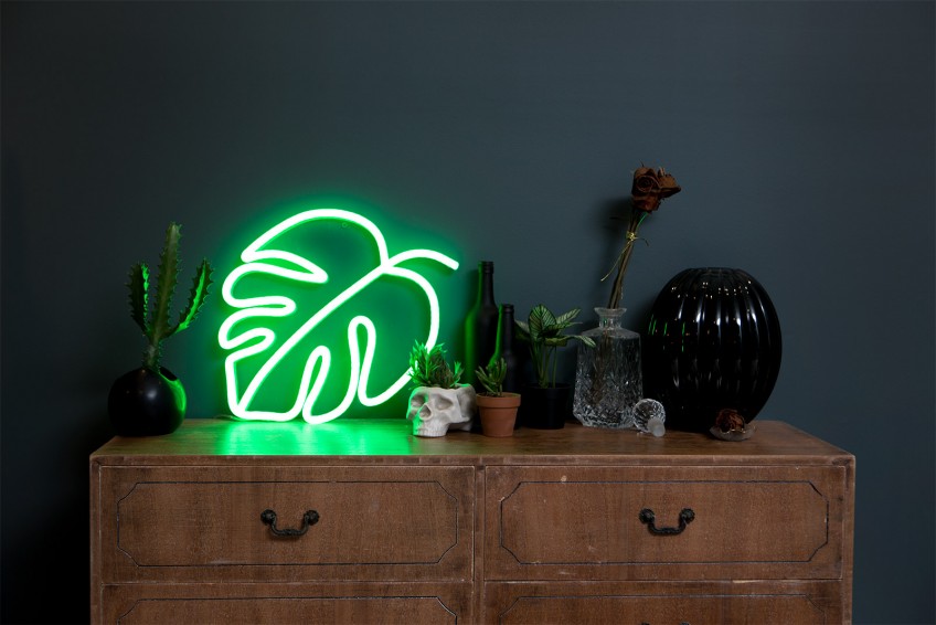 LED-neon-leaf-bedroom-plant-monstera-Panama