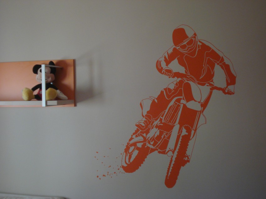 antes-y-despues-habitacion-infantil-lokoloko-vinilo-decorativo-motocross
