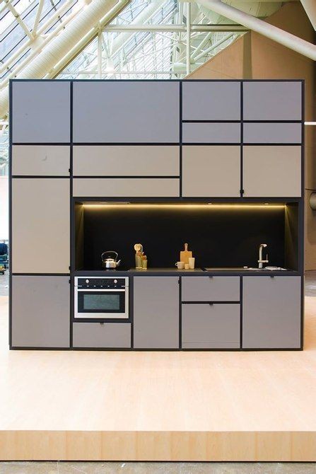 Puertas-de-muebles-de-cocina-decoradas-con-linea-negra-contrastada-decoracion-2019