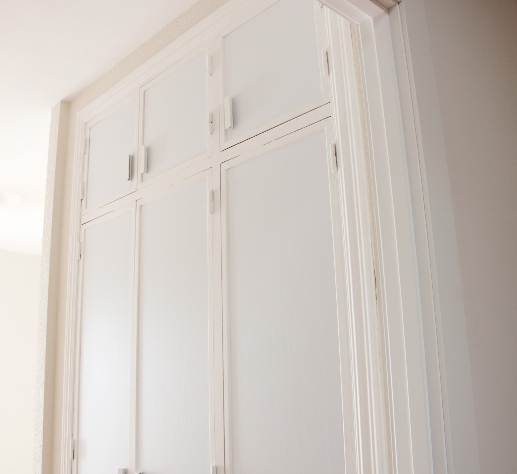 Puertas de armario forradas con vinilo blanco mate