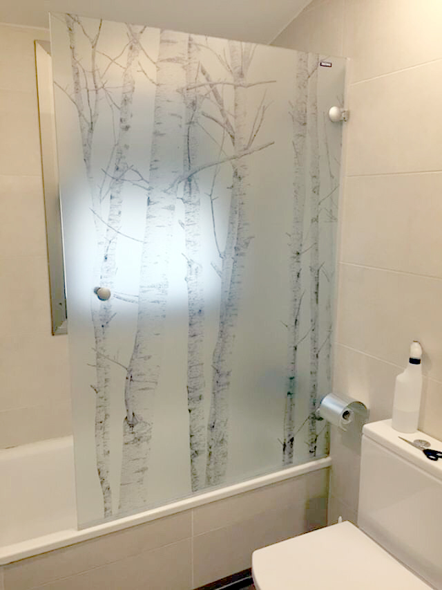Mural de vinilo para baño el bosque